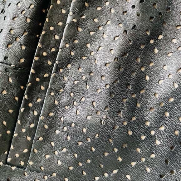 Gorgeous Marc Jacobs leather shorts - Picture 5 of 10